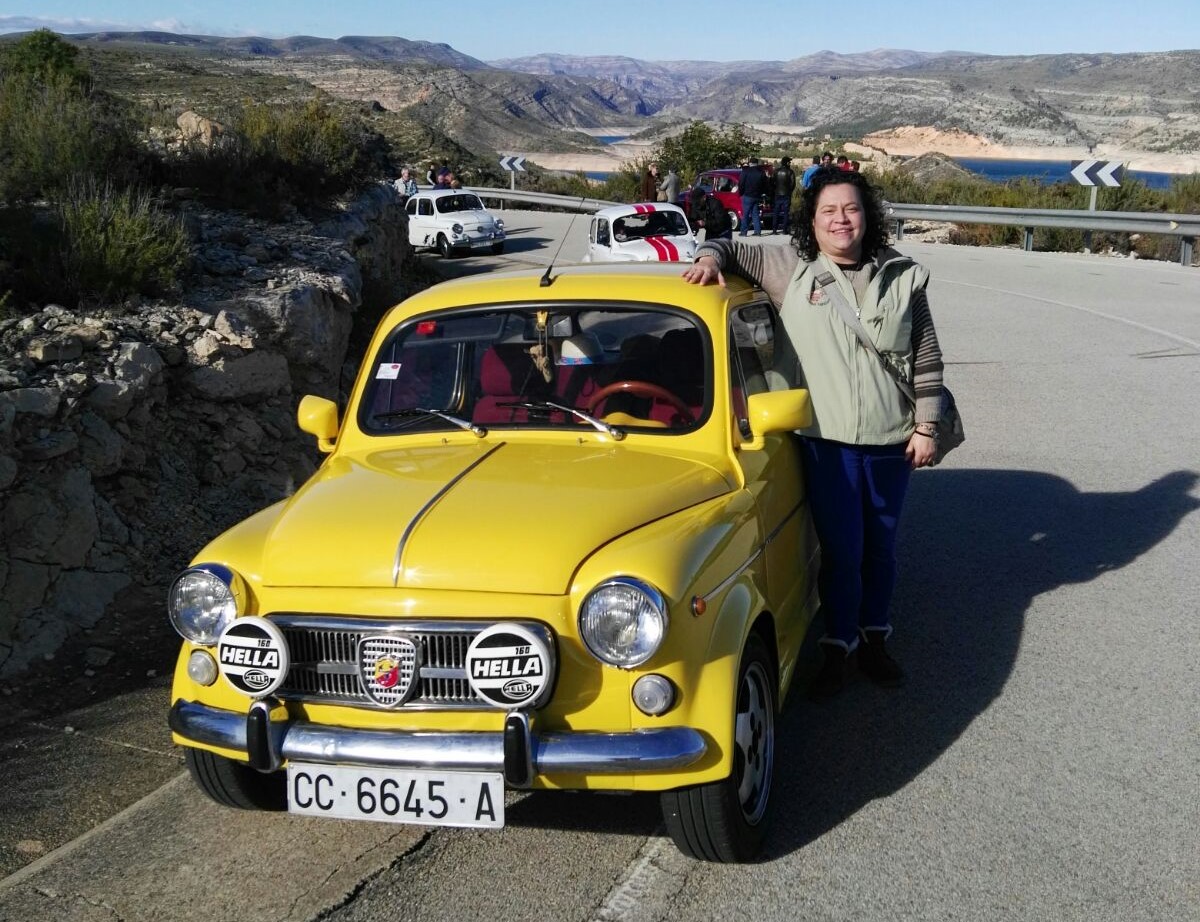 Elena S. A. Socio número 400.